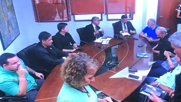 Em reunião na Comissão Agrária da Aleac, produtores dizem que ‘pauta do boi’ pode represar bezerros no Acre e fazer preços despencarem